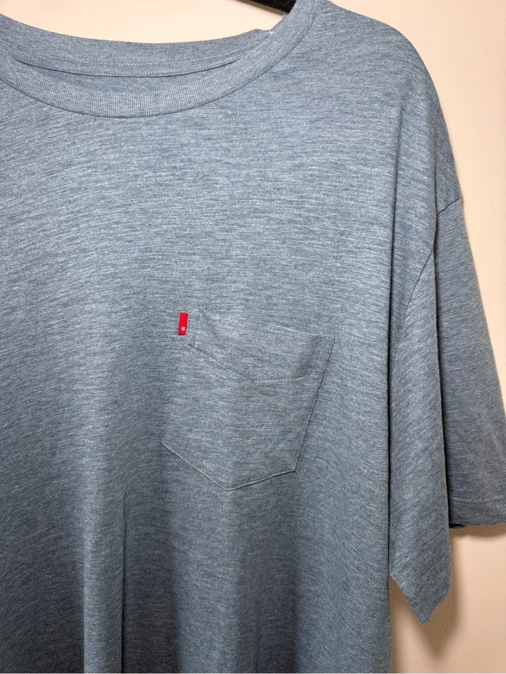 Levi’s Men’s Blue Gray Pocket T-Shirt Standard Fit NWT XL